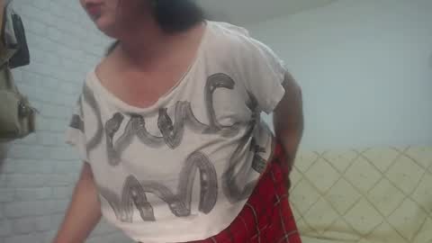 Snapshot of emmasquirt69 chatting on February 13, 2025, 9:38 pm emmasquirt69 online show from February 13, 2025, 9:38 pm