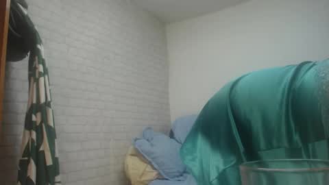 Snapshot of emmasquirt69 chatting on December 22, 2025, 10:23 am emmasquirt69 online show from December 22, 2025, 10:23 am