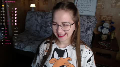 Snapshot of emmatiny chatting on December 6, 2024, 12:16 pm Mia online show from December 6, 2024, 12:16 pm