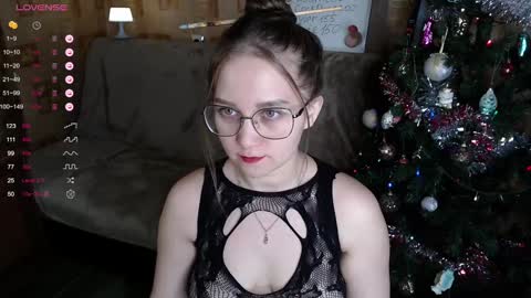 Snapshot of emmatiny chatting on December 30, 2024, 6:27 pm Mia online show from December 30, 2024, 6:27 pm