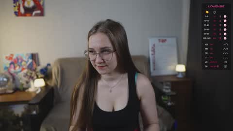 Snapshot of emmatiny chatting on October 4, 2025, 4:38 pm Mia online show from October 4, 2025, 4:38 pm