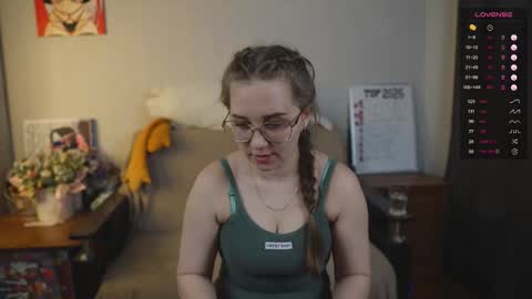 Snapshot of emmatiny chatting on February 1, 2026, 7:12 pm Mia online show from February 1, 2026, 7:12 pm