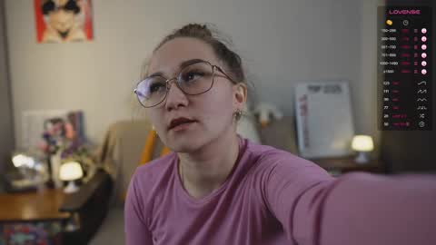 Snapshot of emmatiny chatting on February 8, 2026, 3:59 pm Mia online show from February 8, 2026, 3:59 pm