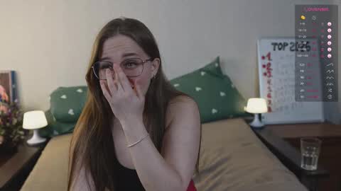 Snapshot of emmatiny chatting on February 16, 2026, 6:37 pm Mia online show from February 16, 2026, 6:37 pm