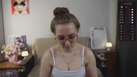 Snapshot of emmatiny chatting on February 22, 2026, 3:43 pm Mia online show from February 22, 2026, 3:43 pm