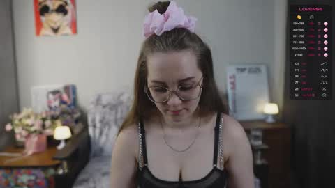 Snapshot of emmatiny chatting on February 28, 2026, 1:45 pm Mia online show from February 28, 2026, 1:45 pm