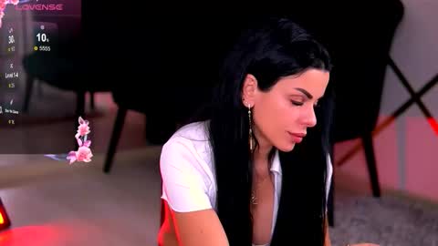 Snapshot of emmavayne chatting on November 26, 2025, 7:48 pm Emma online show from November 26, 2025, 7:48 pm