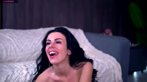 Snapshot of emmavayne chatting on December 19, 2025, 9:11 pm Emma online show from December 19, 2025, 9:11 pm