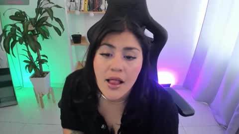 Snapshot of emmax_x chatting on November 24, 2025, 5:23 pm EMMA online show from November 24, 2025, 5:23 pm