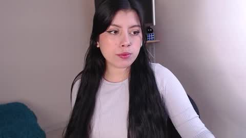 Snapshot of emmi_0 chatting on November 21, 2025, 6:34 am Emily Independent model online show from November 21, 2025, 6:34 am