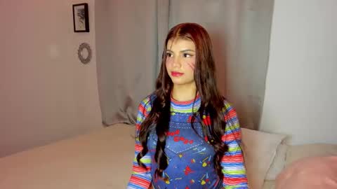 Snapshot of emmie_bunny chatting on October 31, 2025, 9:38 pm Emmie online show from October 31, 2025, 9:38 pm