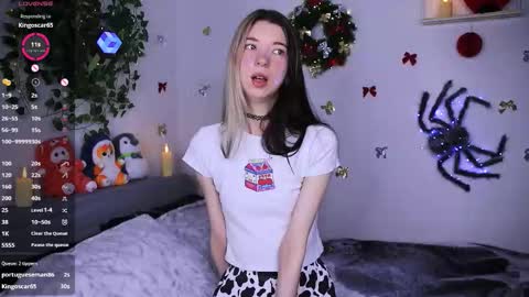 Snapshot of emmie_everly chatting on December 20, 2025, 1:18 pm emmie_everly online show from December 20, 2025, 1:18 pm