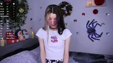 Snapshot of emmie_everly chatting on December 21, 2025, 11:17 am emmie_everly online show from December 21, 2025, 11:17 am