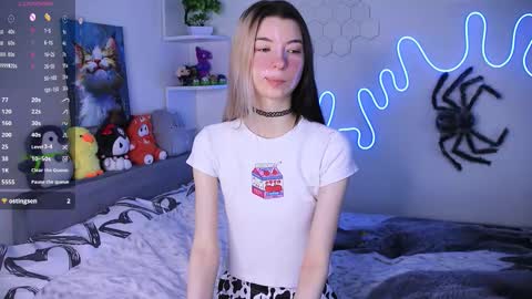 Snapshot of emmie_everly chatting on February 8, 2026, 11:35 am emmie_everly online show from February 8, 2026, 11:35 am