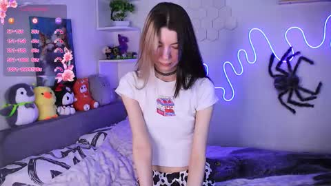 Snapshot of emmie_everly chatting on February 16, 2026, 11:50 am emmie_everly online show from February 16, 2026, 11:50 am