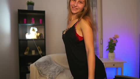 Snapshot of emmie_murray chatting on March 27, 2026, 8:08 pm Emmie online show from March 27, 2026, 8:08 pm