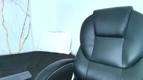 Snapshot of emmie_wood1 chatting on September 12, 2025, 11:48 pm Emmie online show from September 12, 2025, 11:48 pm