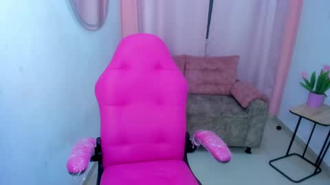 Emmi online show from November 1, 2025, 11:51 pm