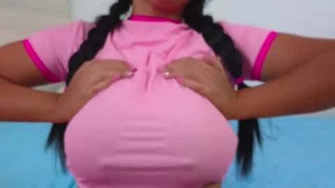 Snapshot of emmily2001 chatting on November 27, 2025, 6:26 am Emmily online show from November 27, 2025, 6:26 am