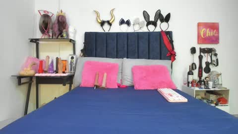          online show from November 10, 2025, 12:59 pm