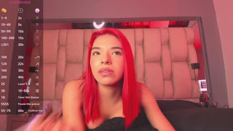 Snapshot of emmily_savage chatting on January 12, 2025, 10:02 am online show from January 12, 2025, 10:02 am