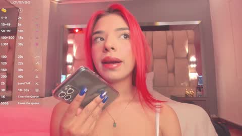 Snapshot of emmily_savage chatting on February 6, 2025, 3:59 am online show from February 6, 2025, 3:59 am