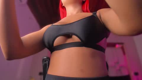 Snapshot of emmily_savage chatting on November 19, 2025, 11:54 am online show from November 19, 2025, 11:54 am