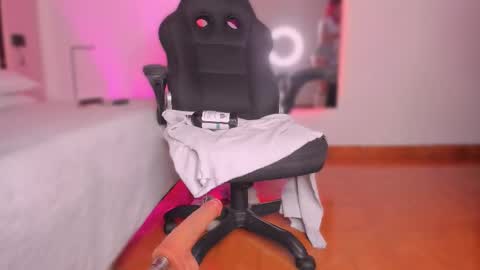 Snapshot of emmily_savage chatting on November 29, 2025, 11:57 am online show from November 29, 2025, 11:57 am