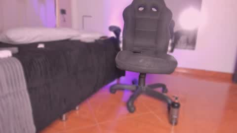 Snapshot of emmily_savage chatting on December 14, 2025, 10:36 pm online show from December 14, 2025, 10:36 pm