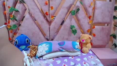 Snapshot of emmily_walker chatting on December 17, 2024, 2:44 am EmmilyWalker online show from December 17, 2024, 2:44 am