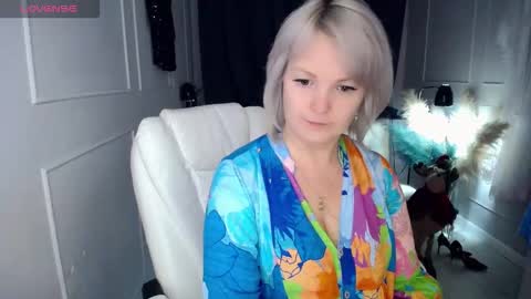 emmmam online show from January 12, 2026, 1:27 pm