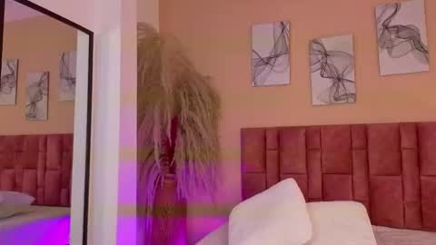 Snapshot of emmy_danielss chatting on March 18, 2026, 11:35 am emmy_danielss online show from March 18, 2026, 11:35 am