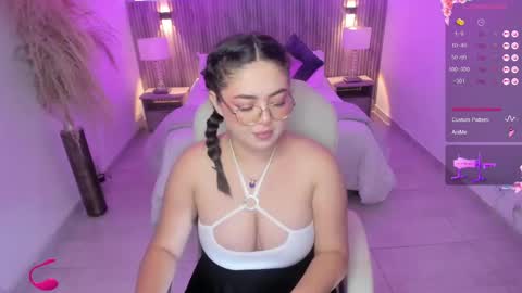 Emmy Walker online show from September 17, 2025, 11:01 am