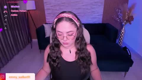 Emmy Walker online show from December 5, 2025, 11:08 am