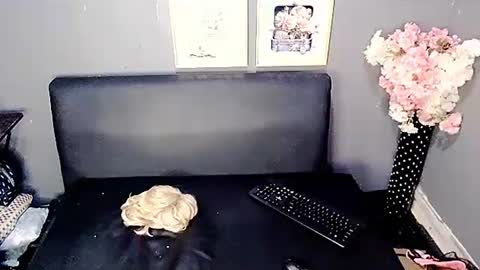 Snapshot of emmybae69 chatting on February 14, 2025, 3:36 pm emma online show from February 14, 2025, 3:36 pm