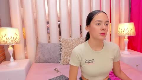 Snapshot of emmycruzz chatting on February 9, 2026, 7:18 pm emmy online show from February 9, 2026, 7:18 pm