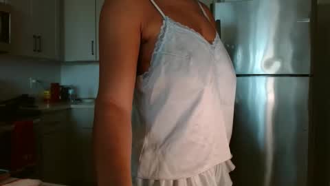 Snapshot of emorisplash chatting on January 5, 2026, 8:45 pm Emori Splash online show from January 5, 2026, 8:45 pm