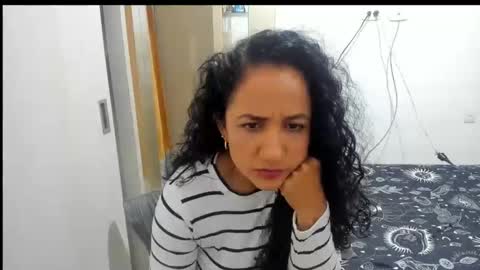 Snapshot of emperatriztapia chatting on October 23, 2025, 11:35 pm emperatriztapia online show from October 23, 2025, 11:35 pm