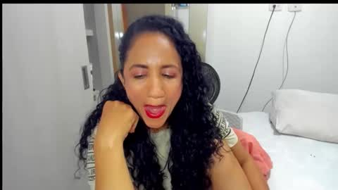 Snapshot of emperatriztapia chatting on November 6, 2025, 10:54 pm emperatriztapia online show from November 6, 2025, 10:54 pm