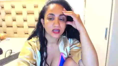 Snapshot of emperatriztapia chatting on May 17, 2026, 1:03 am emperatriztapia online show from May 17, 2026, 1:03 am