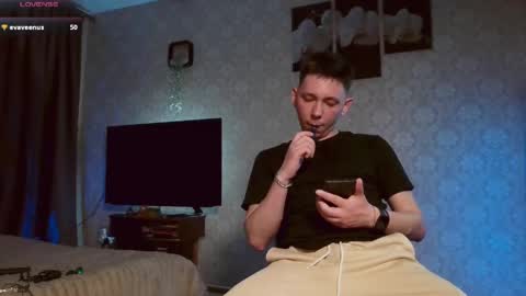 emveeboy96 online show from May 19, 2026, 8:59 pm