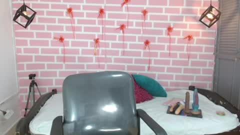 Emy online show from March 5, 2025, 8:53 pm