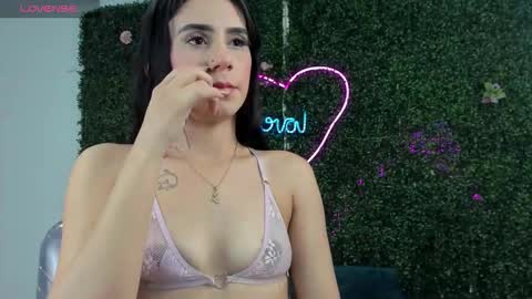 Snapshot of emy_0 chatting on February 8, 2026, 7:28 pm Emy online show from February 8, 2026, 7:28 pm