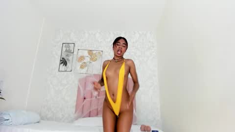 Snapshot of emy_barnert chatting on October 17, 2025, 12:41 pm Mili online show from October 17, 2025, 12:41 pm