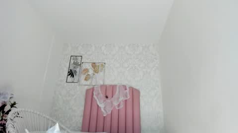 Snapshot of emy_barnert chatting on October 18, 2025, 1:12 pm Mili online show from October 18, 2025, 1:12 pm