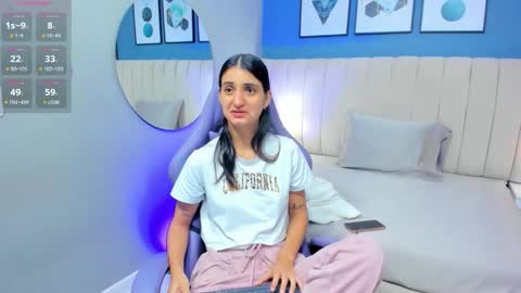 Snapshot of emy_ferrer chatting on March 5, 2026, 11:28 am emy_ferrer online show from March 5, 2026, 11:28 am