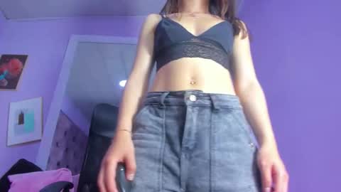 Snapshot of emy_latin chatting on November 13, 2025, 8:30 pm emy_latin online show from November 13, 2025, 8:30 pm