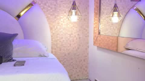 Emy  online show from October 27, 2025, 11:36 am