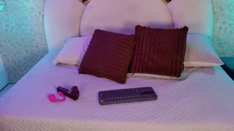 Snapshot of emy_rosse25 chatting on February 20, 2026, 11:43 am Emy online show from February 20, 2026, 11:43 am