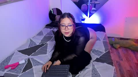Snapshot of emy_xdy chatting on December 4, 2024, 2:31 am Im Emily would you like to help me reach 100 online show from December 4, 2024, 2:31 am